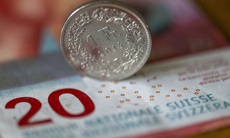 Сохранение наличных денег должно быть закреплено в Конституции.