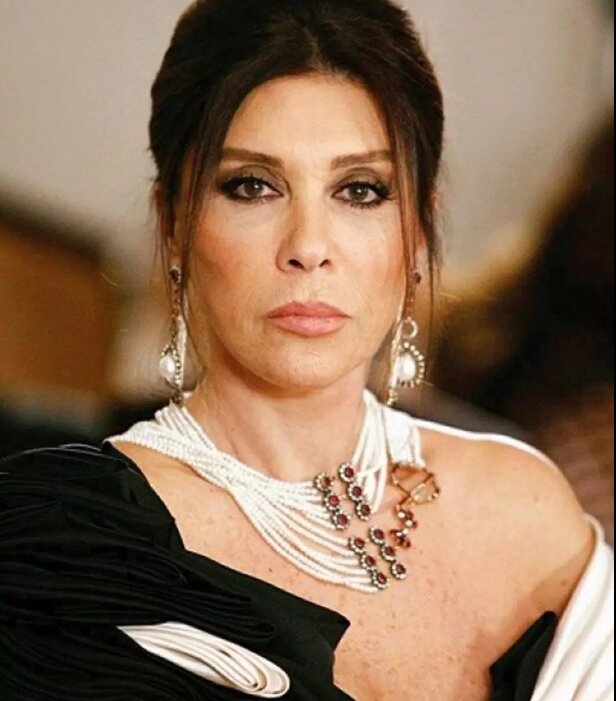 Валиде Султан из сериала «Великолепный век» Небахат Чехре