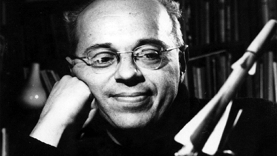    «Нужно быть собой. Всегда собой, изо всех сил собой, и тем больше, чем трудней: не примеривать чужие судьбы»    
Во время немецкой оккупации Станислав Лем, подделав документы, чтобы скрыть наличие еврейской крови, работал сварщиком в немецкой фирме, затем автомехаником, участвовал в Сопротивлении Wojciech Zemek, sekretarz pisarza