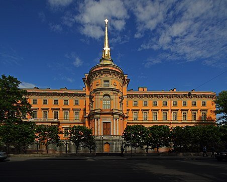 Михайловский замок в Санкт-Петербурге /фото с сайта Википедия/