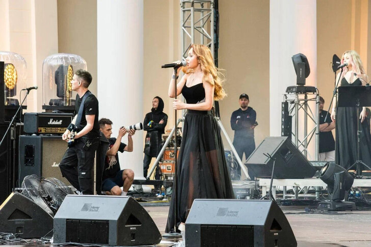 

В борьбе с зависимостью Марину поддержали ее музыканты и коллектив — все они навещали вокалистку в клинике