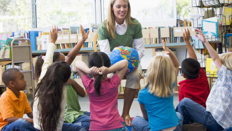    Вчитывались ли вы в слова «Детский сад»? Фото: Monkey Business Images, по лицензии Shutterstock.com