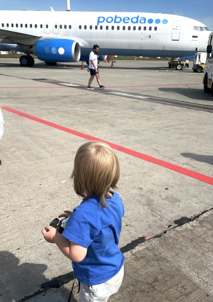 Не знаю кто там жалуется на Победу, мы всегда летаем с удовольствием!