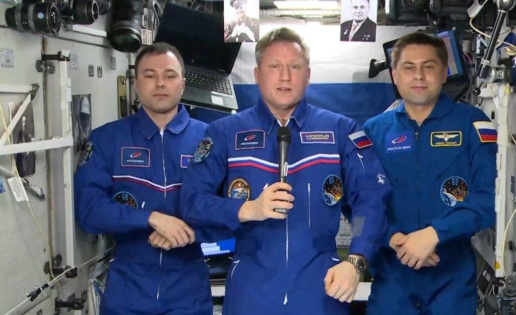    Экипаж МКС поздравил всех жителей России с Днем космонавтики