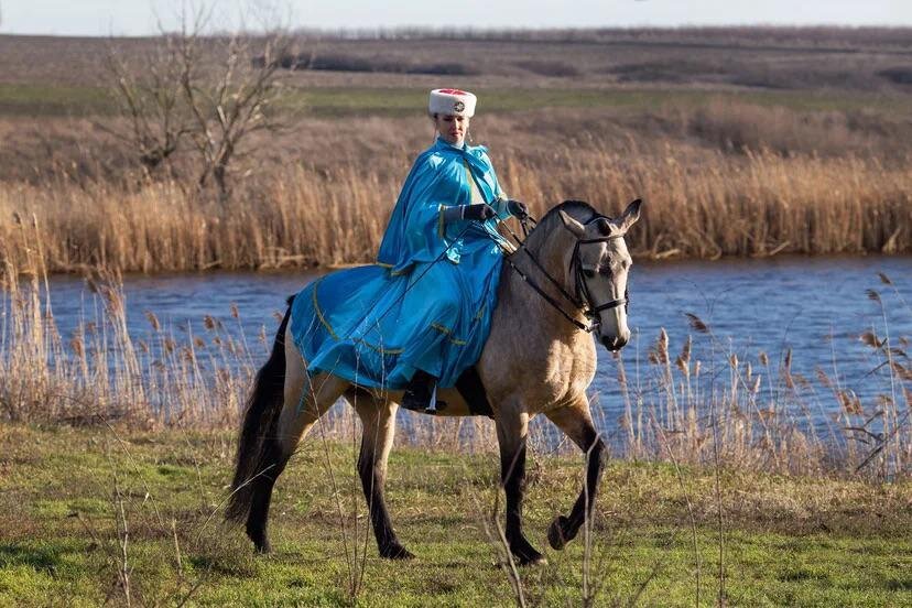 Всадница в голубом