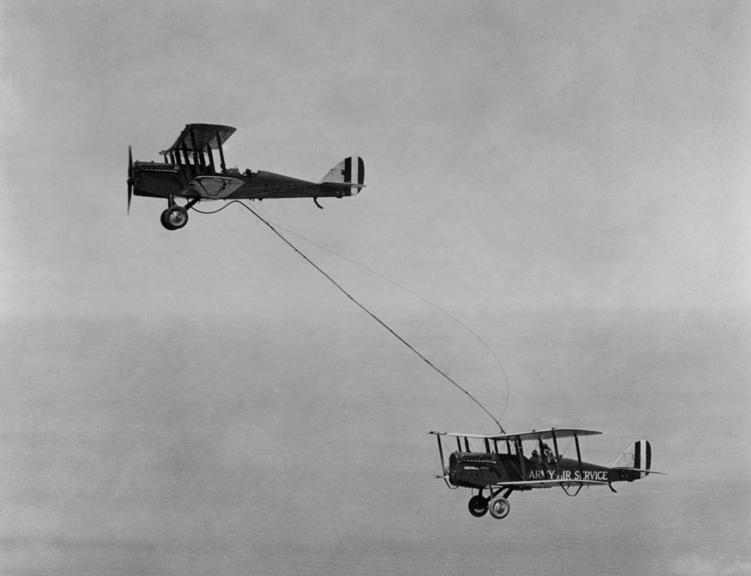 Дозаправка в воздухе. США 1923 год 