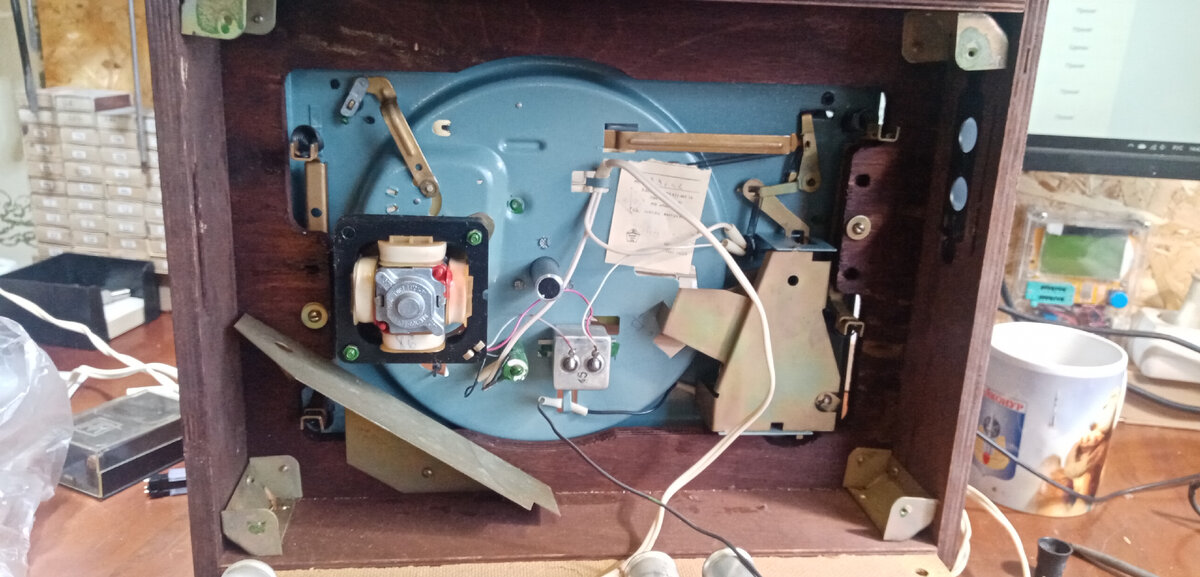 Даже пыли внутри нет