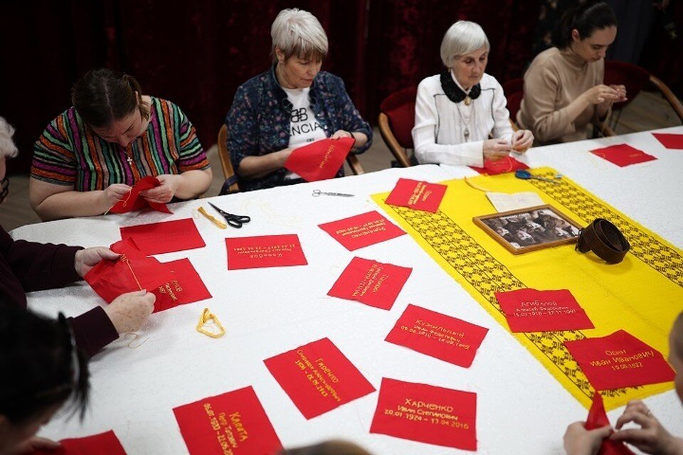    Знамя героев вышивают в Краснодаре впервые Виталий ТИМКИВ