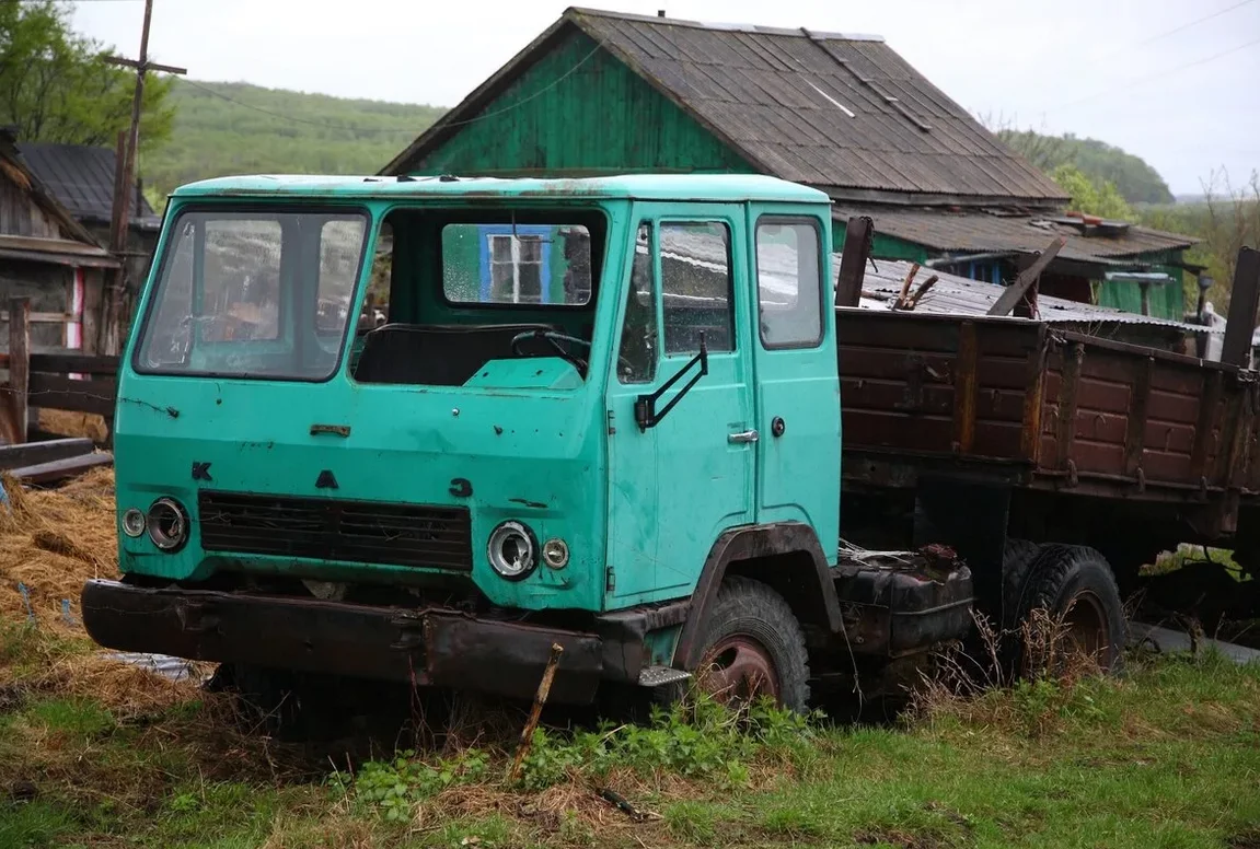 Колхида автомобиль фото. Каз-608 Колхида тягач. Седельный тягач каз-Колхида. Грузовик каз 608в Колхида. Горный тягач каз-4540 Колхида.