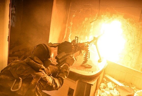    Бойцы ЧВК «Вагнер» ведут стрельбу по противнику из пулемёта ДШК