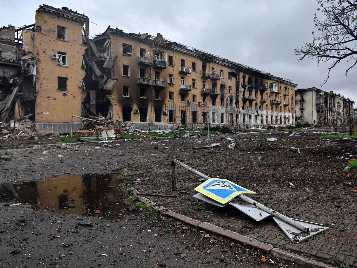    Разрушенные дома в центре Артемовска© РИА Новости / Евгений Биятов