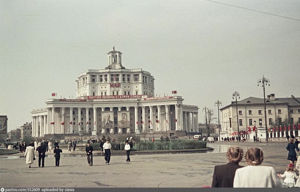 Площадь Коммуны (Суворовская), 1952 год.