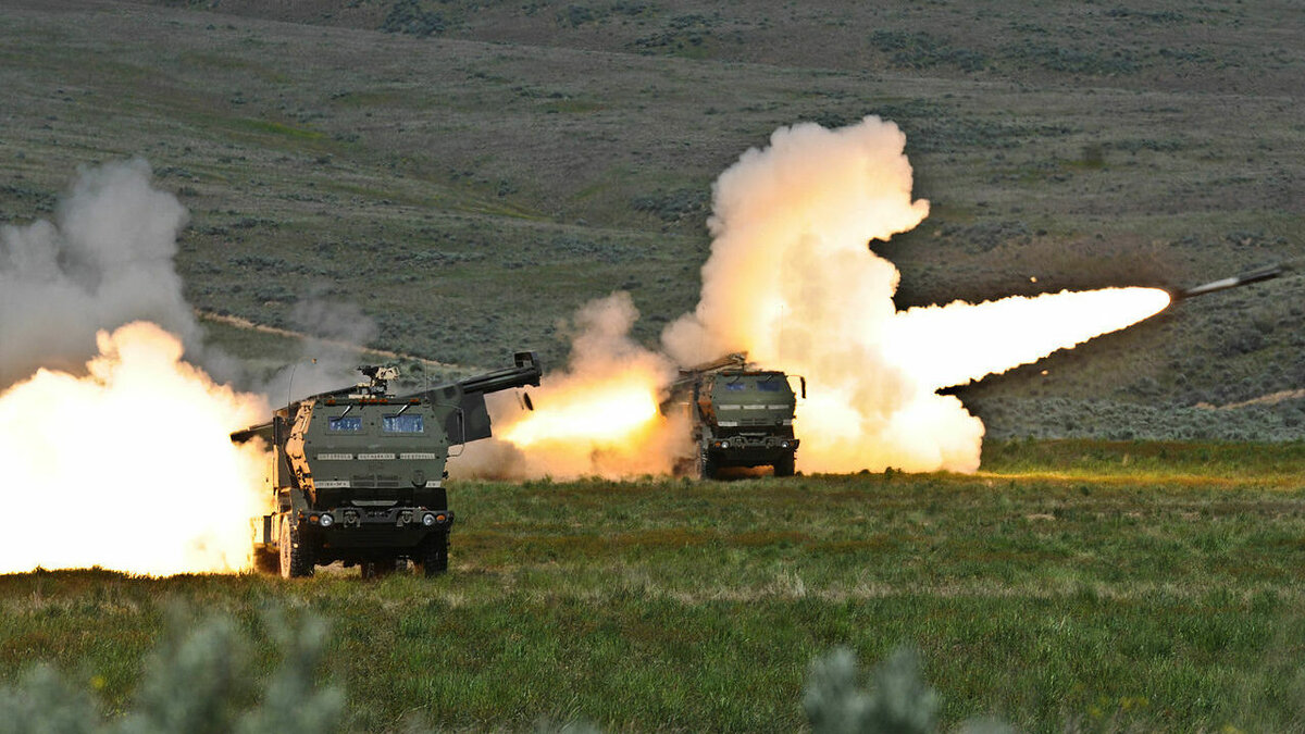     Украина считает всю территорию России военной целью. Но бить, например, по Владивостоку, ей нечем. Поэтому она бьет туда, куда дотягивается, сообщил RostovGazeta политик, публицист, депутат Госдумы Анатолий Вассерман.