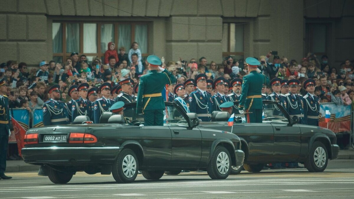     Решение об отмене приняли в знак солидарности с регионами, где проведение парада невозможно по соображениям безопасности.