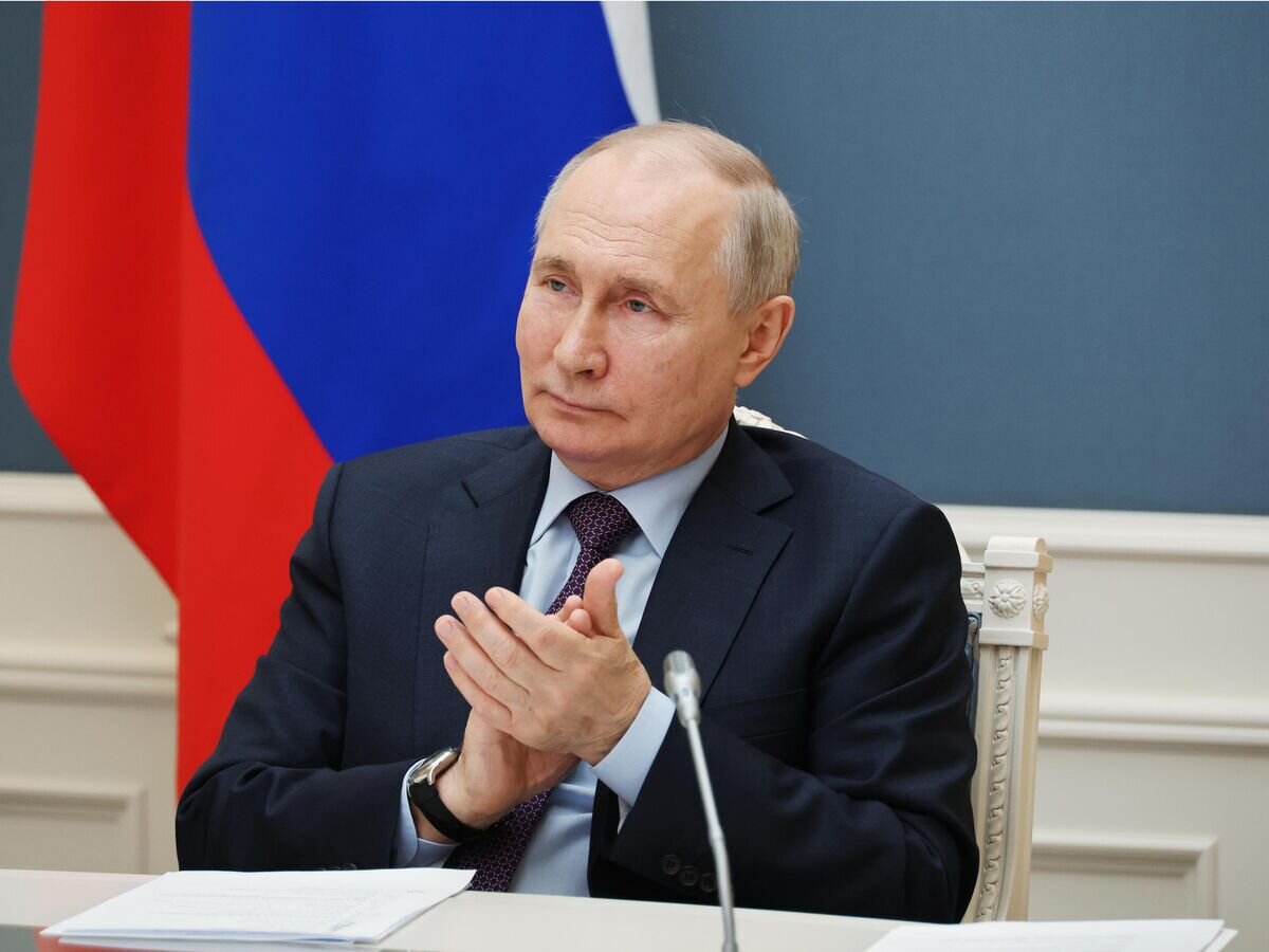    Президент РФ Владимир Путин принимает участие в режиме видеоконференции в церемонии по случаю доставки ядерного топлива российского производства на энергоблок №1 строящейся атомной электростанции "Аккую"© РИА Новости / Михаил Климентьев