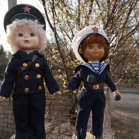 Сегодня, 2 мая, Псковский частный музей винтажной куклы. открывает экспозицию, посвящённую 78-ой годовщине победы в Великой Отечественной войне.-2