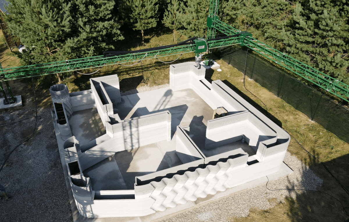 Процесс печати дома на строительном принтере "АМТ" - S300