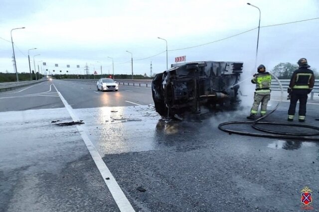 В Волгограде водитель сгорел во вспыхнувшей «ГАЗели» на улице Нежданова ...