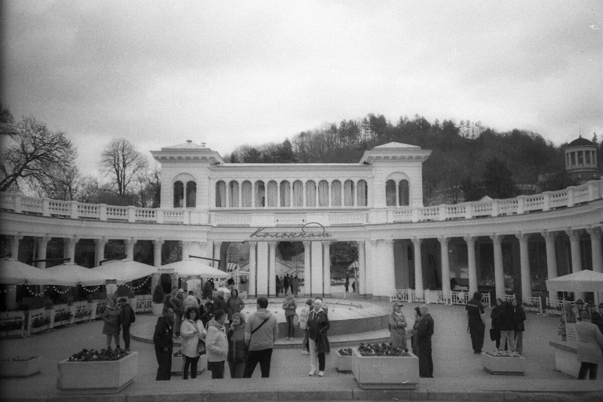 Колоннада, визитная карточка города и вход в Курортный парк