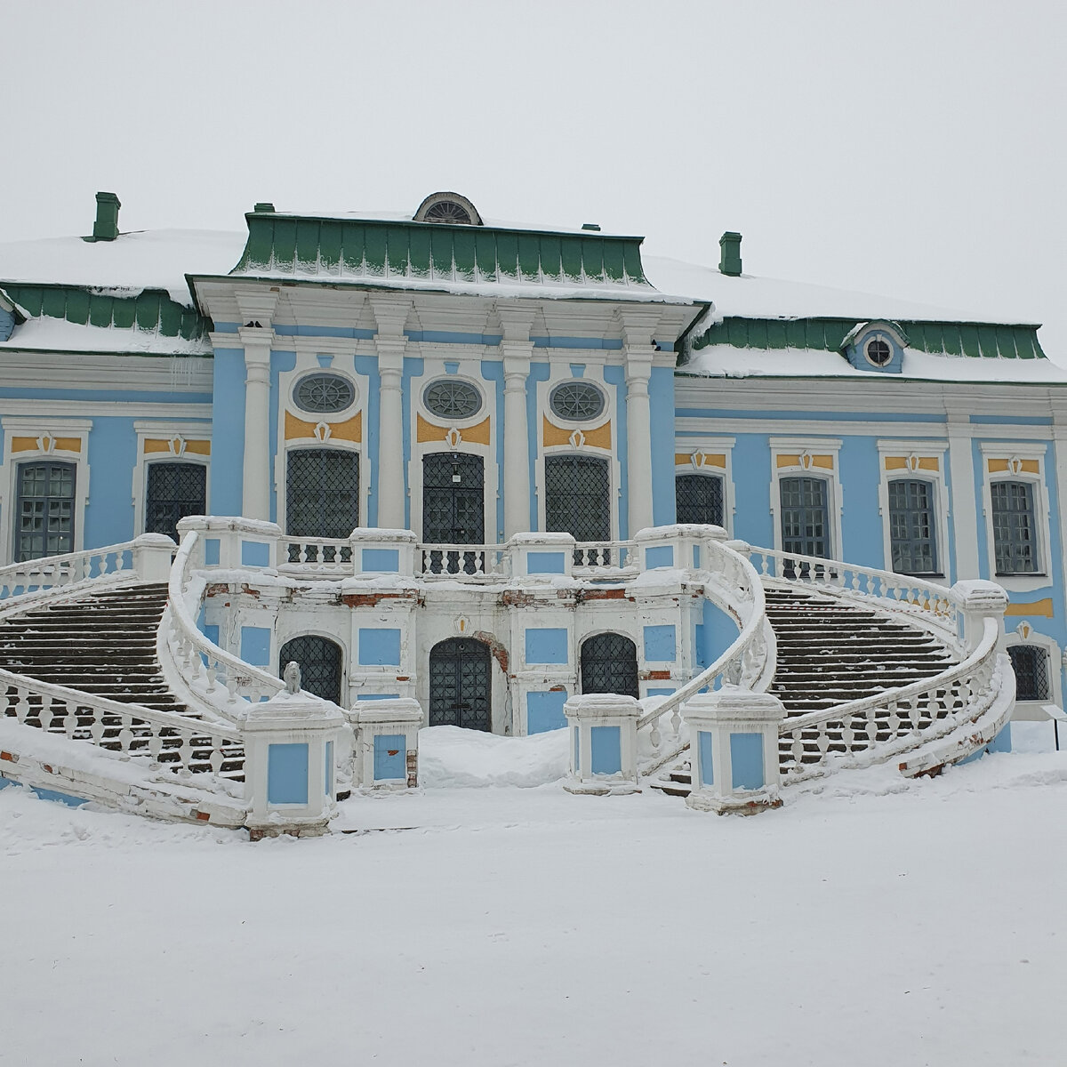 Парадная лестница особняка Хмелита