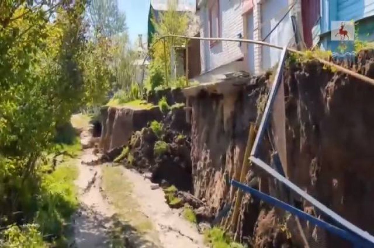 Село в Кстовском районе уходит под землю из-за оползня | АиФ – Нижний  Новгород | Дзен