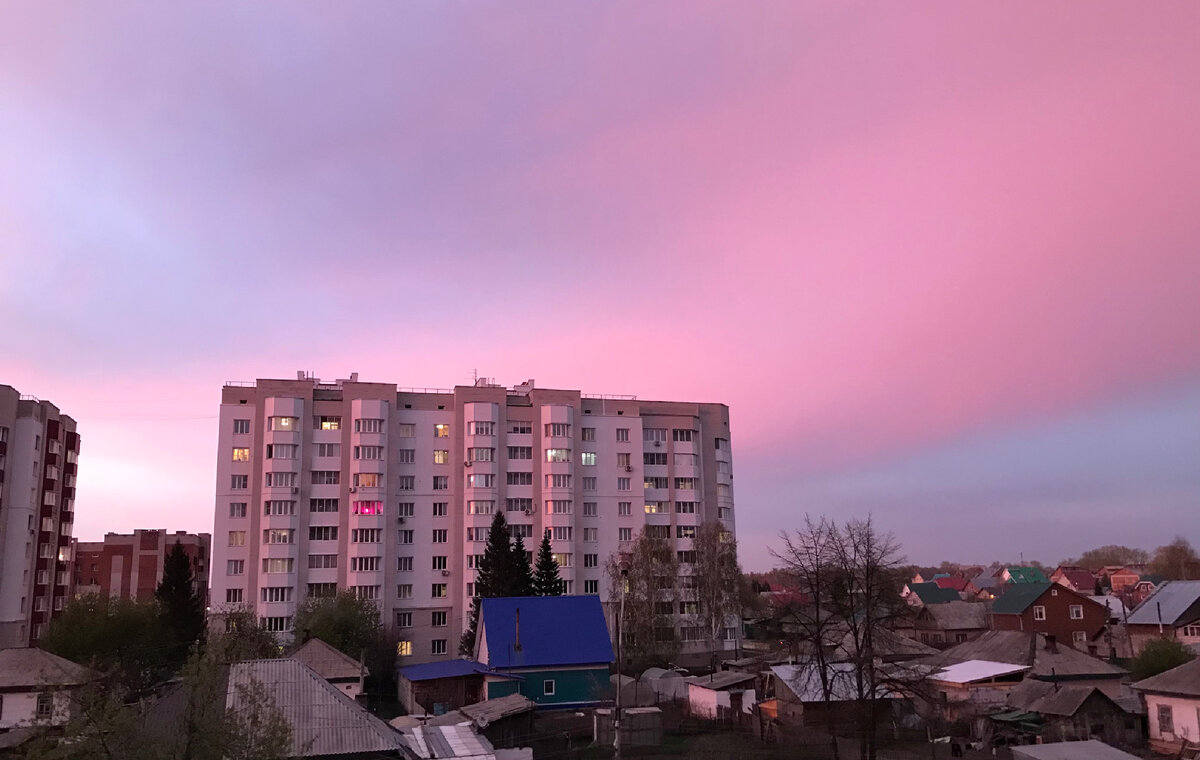 объекты недвижимости в закатном облаке