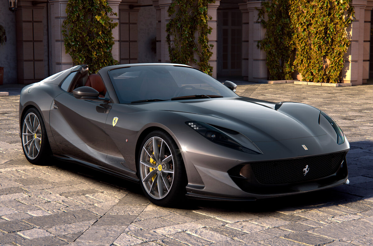    ### Ferrari 812 GTS Начнем с великих. Львиная доля продукции Ferrari перешла на турбокомпрессоры, но флагманская линейка по-прежнему вооружена высокофорсированными V12 объемом 6,5 литра. 812 GTS с жестким складным верхом — вариация нашумевшего суперкупе 812 Superfast и знаковая штуковина. Серийных (не малотиражных) машин с 12 цилиндрами и складной крышей у марки не было полвека, со времен культового 365 GTS4. По отдаче GTS идентичен «сверхбыстрой»: 800 л.с. и 718 Нм. До сотни – менее 3 секунды.   
Ferrari