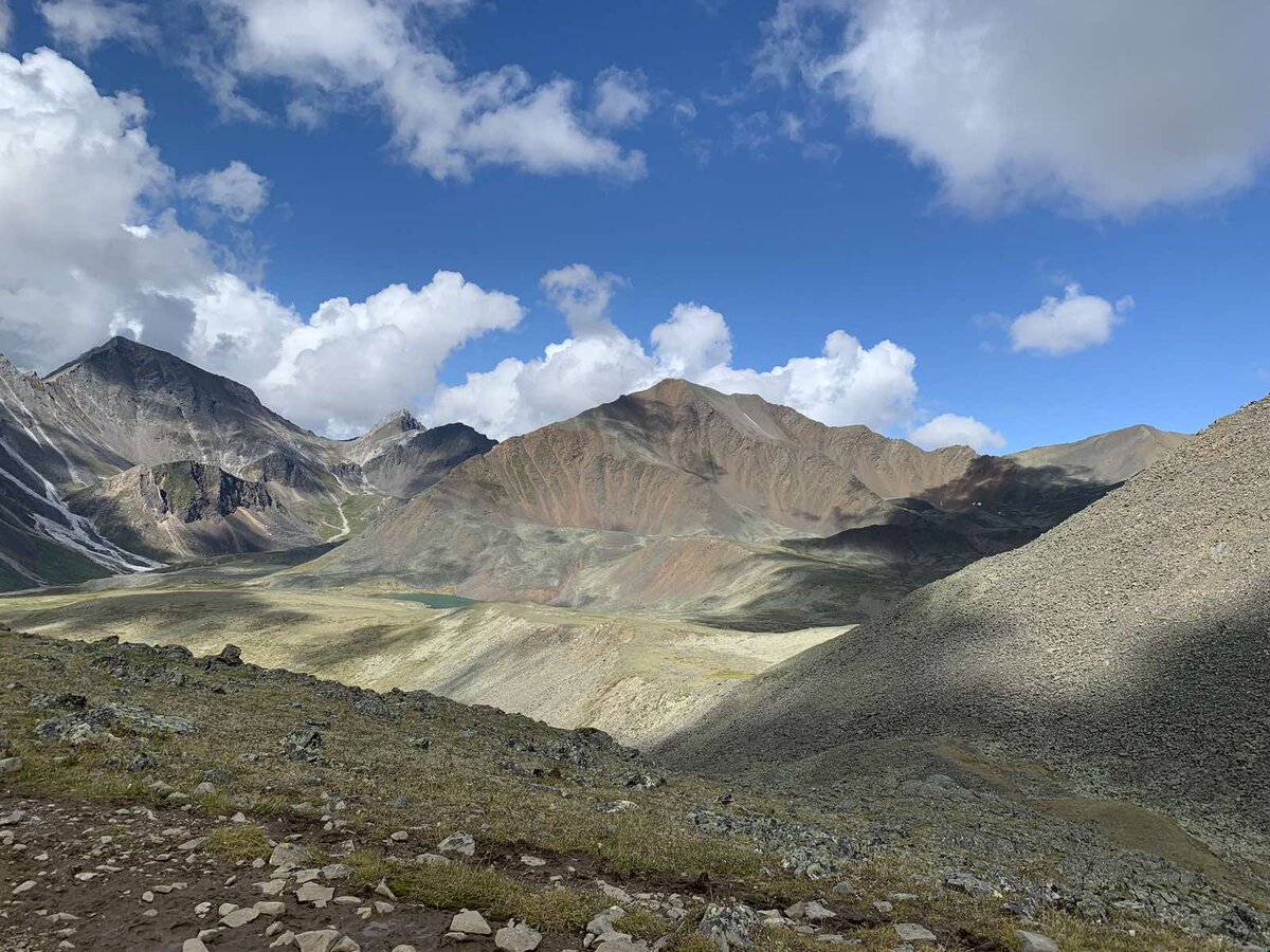 перевал Шумак вдали во всей красе =)