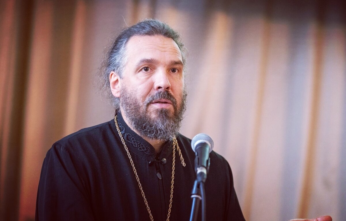 Евгений Попиченко — протоиерей, настоятель Собора в честь Успения Пресвятой Богородицы (г. Екатеринбург), телеведущий, основатель интернет-проекта «Благая часть», отец пятерых детей. 