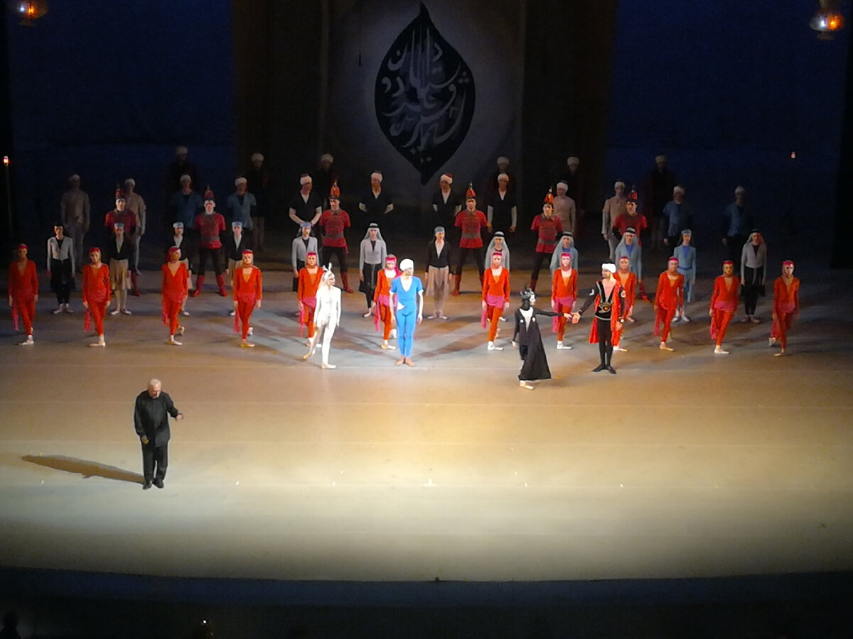 Дирижировал Б.Грузин
