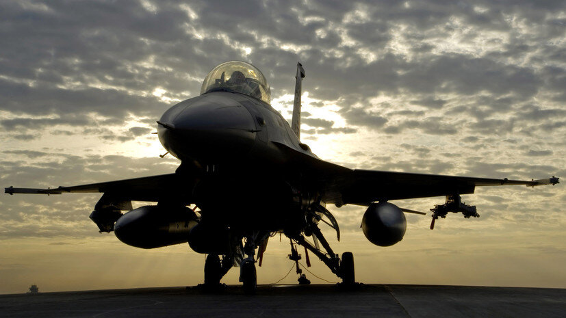     Истребитель F-16 Gettyimages.ru Stocktrek Images