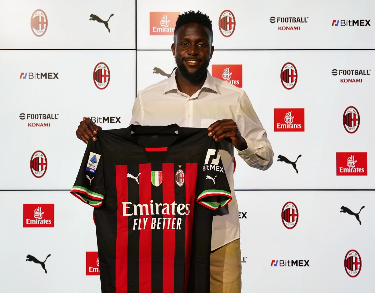 Лето 2022 года. Подписание контракта с Миланом за бесплатно. 