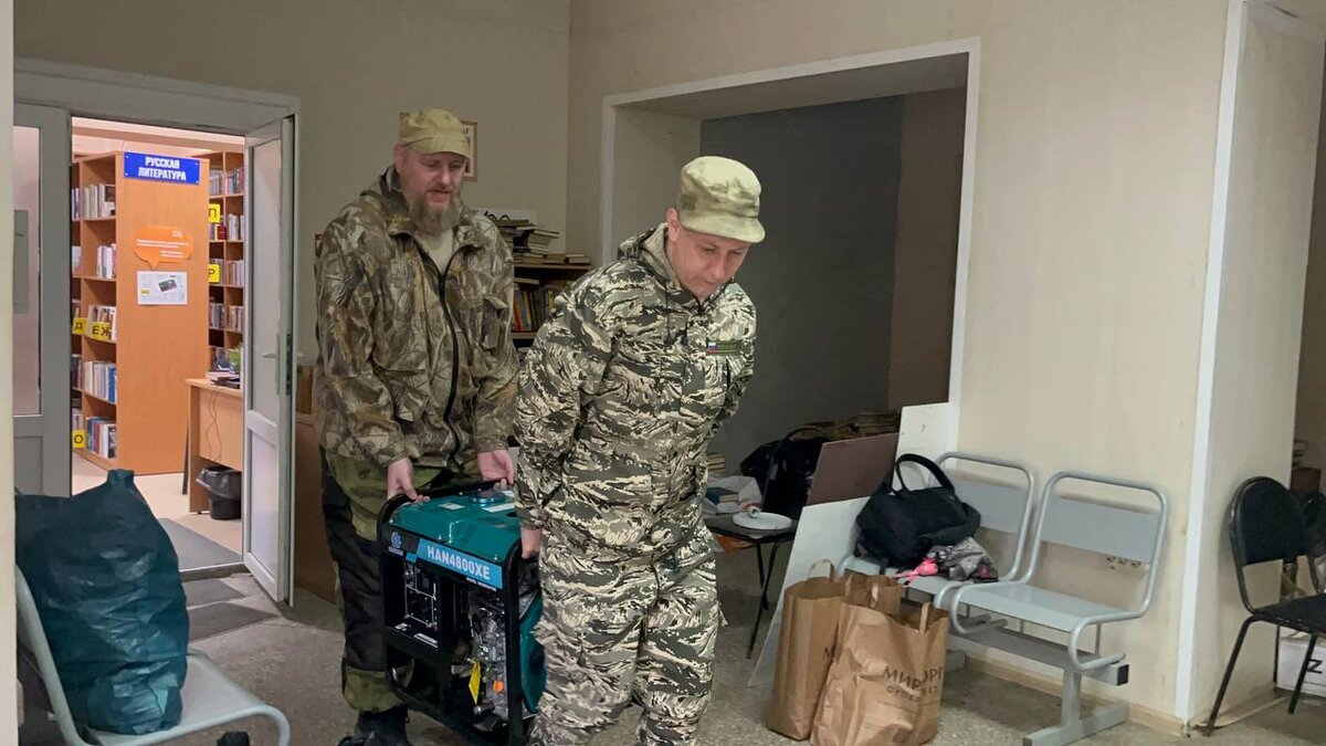 Один из основных грузов, которые ребята очень просили - генератор