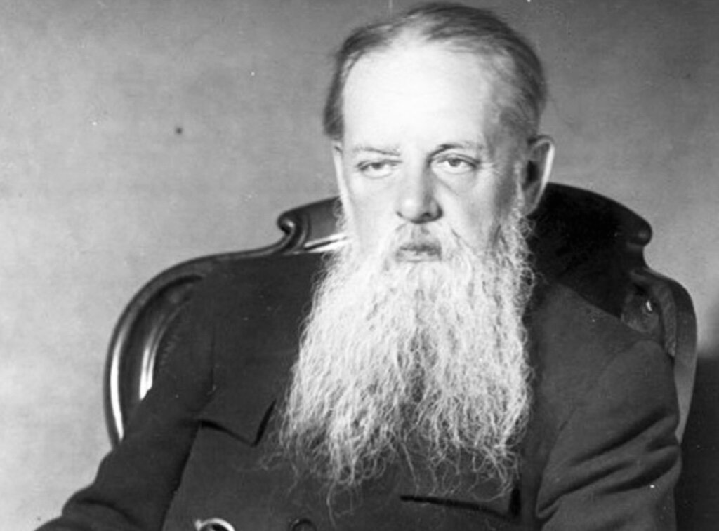 Павел Петрович Бажов (27.01.1879-03.12.1950 гг.) – русский и советский писатель, фольклорист, публицист, журналист.