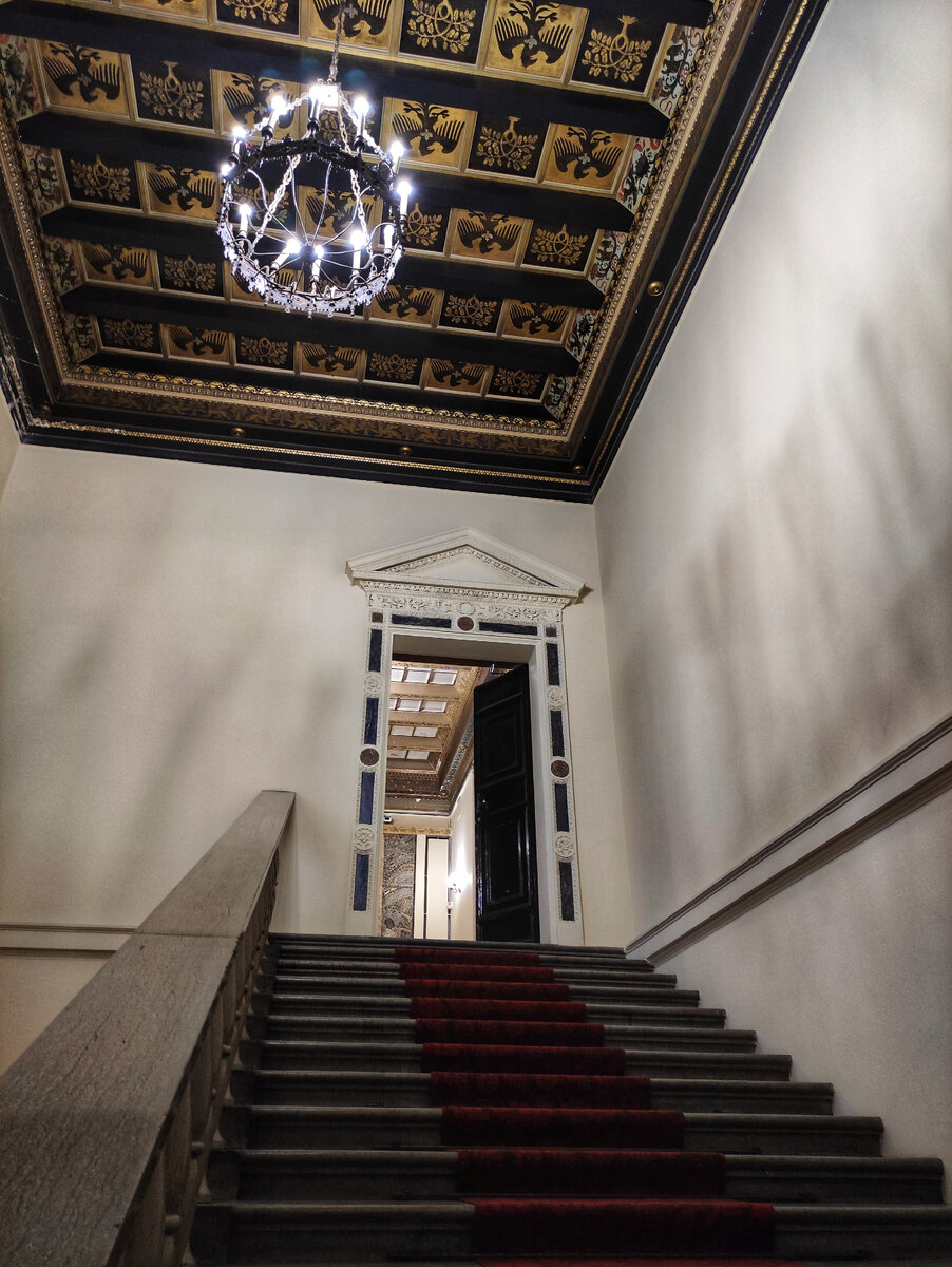 Парадная лестница сейчас. Фото автора.