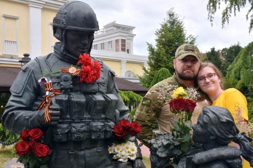    Герои знаменитого видео встретились спустя девять лет Виталий ПАРУБОВ