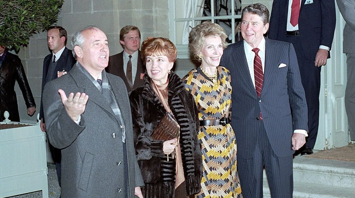 Чета Горбачёвых с четой Рейганов, 1985 год. Фото: commons.wikimedia.org