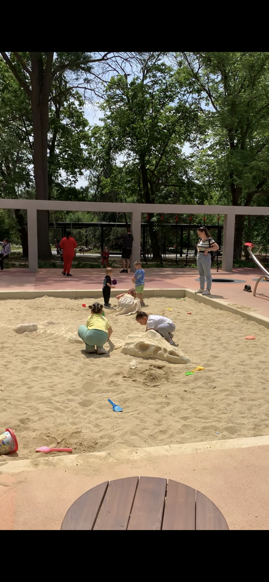 Для детей,сделали очень классную песочницу,с возможностью раскопок❤️