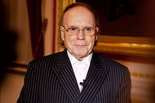    Эдвард Радзинский заявил, что живет не в России