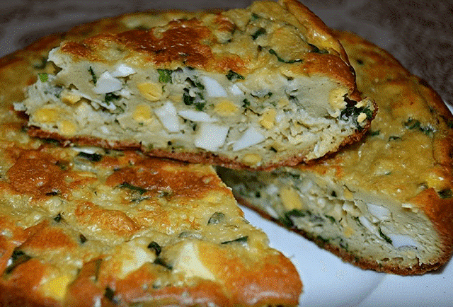 Нежный пирог с яйцами и зеленым луком