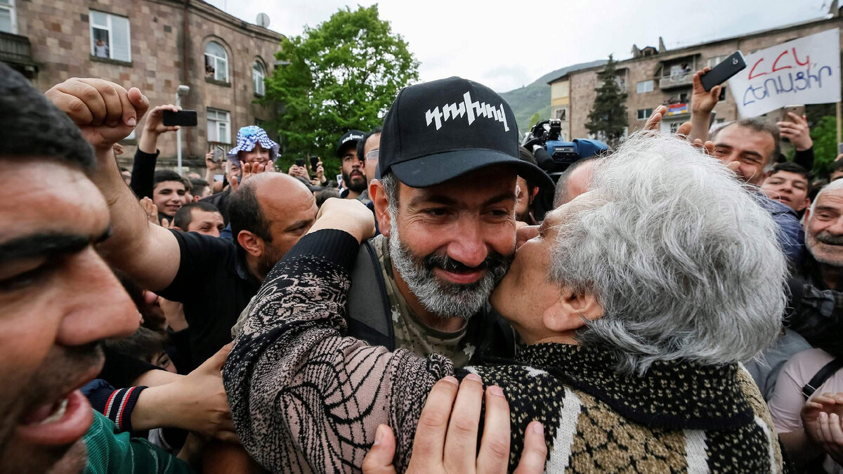 Армяне умный. Самый умный из армян. Армяне умные. Самый умный армянин. Иди на армянском.