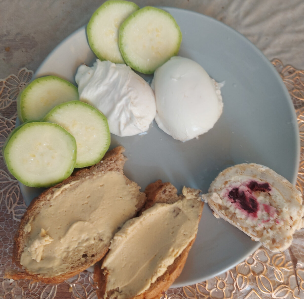 Из овощей дома остались только кабачки.