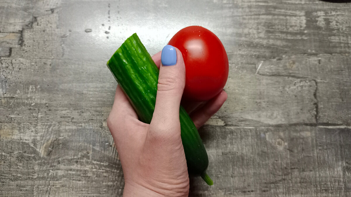 Что полезнее, огурец или помидор 