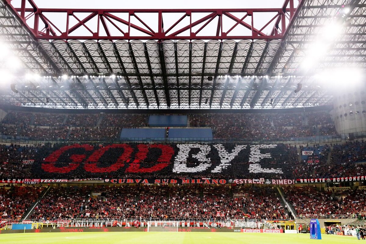 Милан» придумал изящный слоган для прощания – GodBye, Zlatan. Получается и Good Bye («Прощай»), и God Bye («Пока, Бог») – вполне в духе Ибры. Болельщики подхватили и выложили на трибуне огромную мозаику.