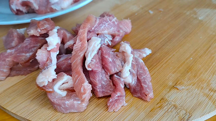 Бефстроганов из говядины со сметаной: пошаговый рецепт мягкого и сочного мяса