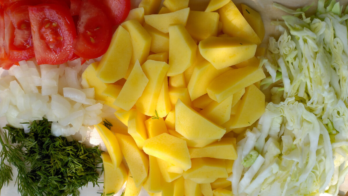 Овощи нарезаны, можно приступать к приготовлению супа.