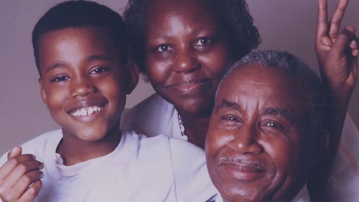    Канье Уэст с родителями (архивный кадр)Legion media