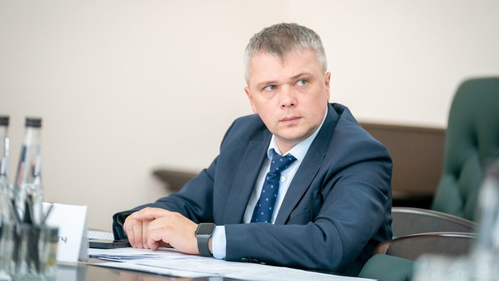    Роман Генкель покинул пост директора департамента экономического развития — заместителя губернатора Югры