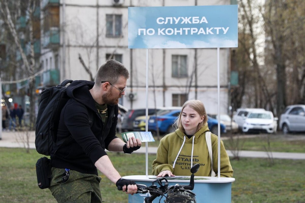    Будущие контрактники: нет смысла отсиживаться дома в трудный для РФ период