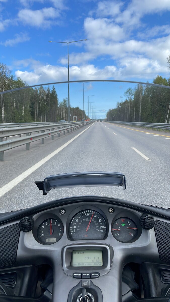 Быстро проехав по МКАД , выскочил на платную дорогу.